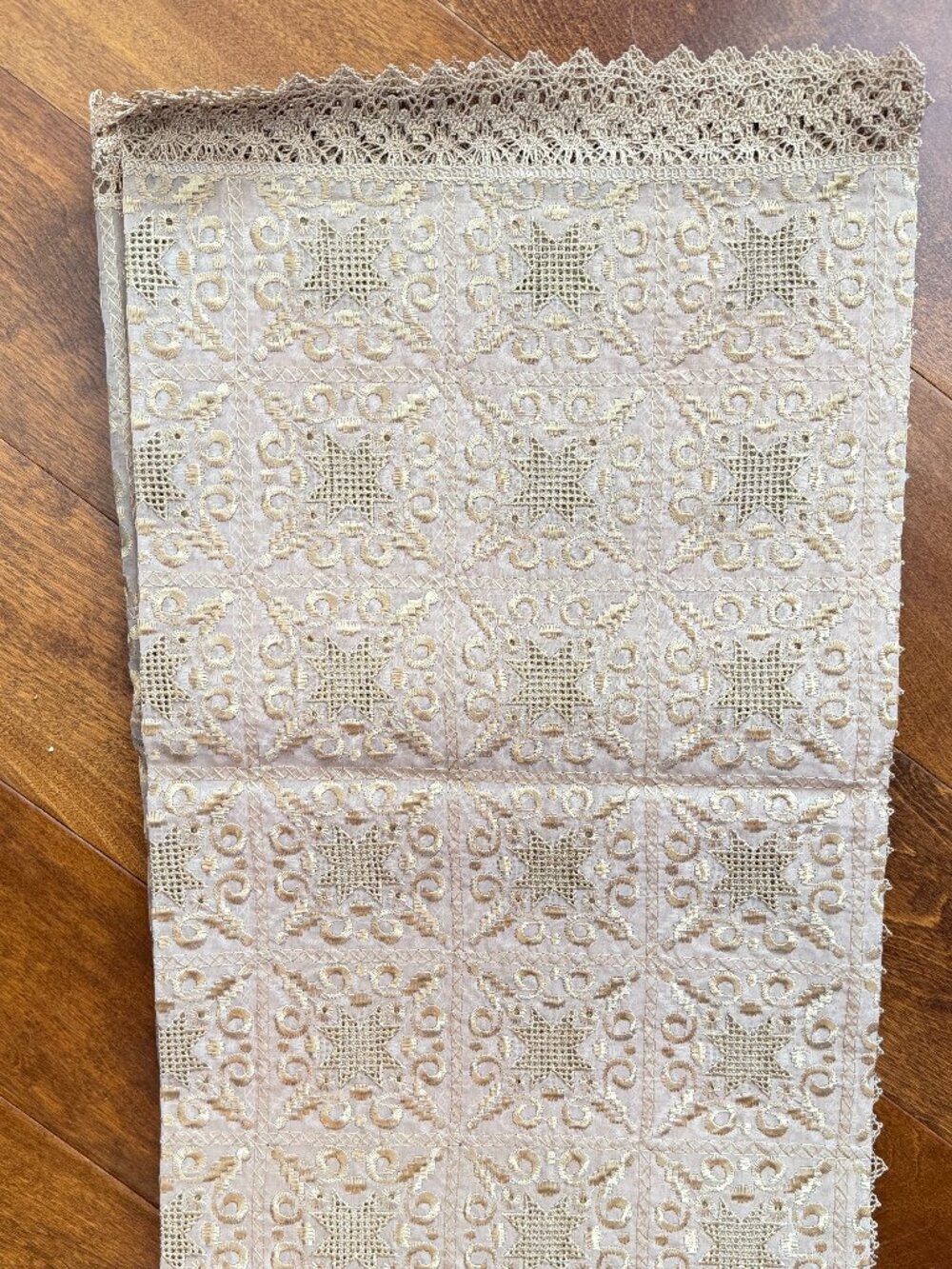 Embroidered Tablecloth from Greece Brand New - Picture 5 of 6